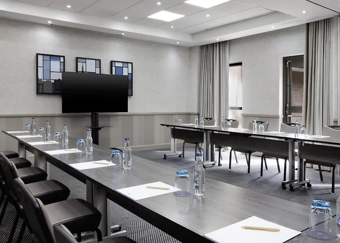 Doubletree By Hilton Edinburgh Airport